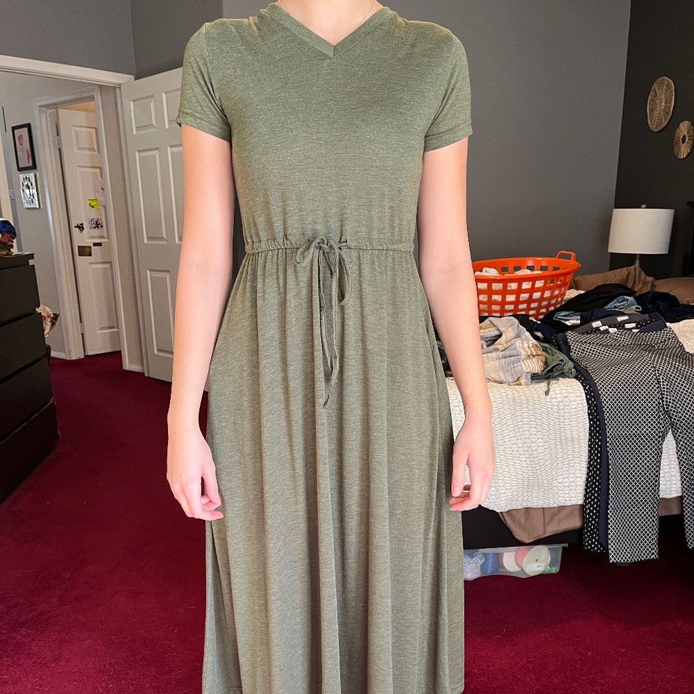 Mid calf length vneck tshirt dress with tie waist